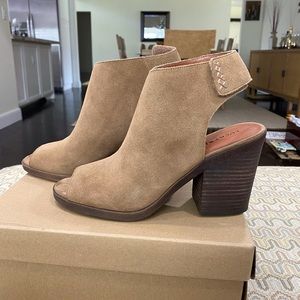 Lucky Brand peep toe sling back shooties
